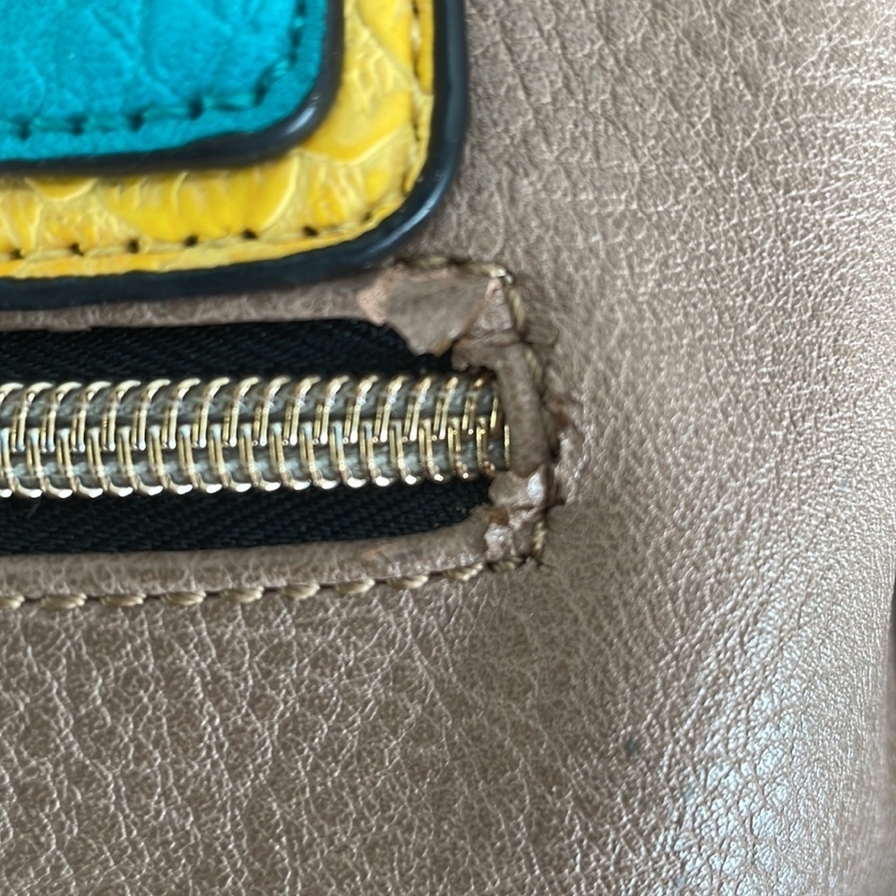 So cute unique vintage like girl in front purse. - Picture 4 of 13